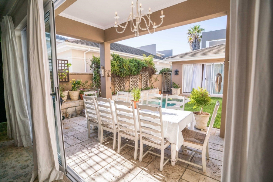 To Let 4 Bedroom Property for Rent in Sunset Links Western Cape